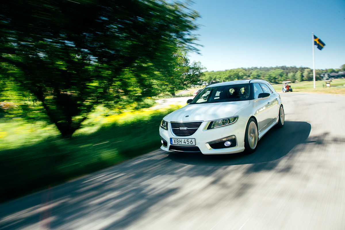 The Swedish Duel: Saab 9-5NG SportCombi vs. Volvo V90 – Saab 9-5NG 